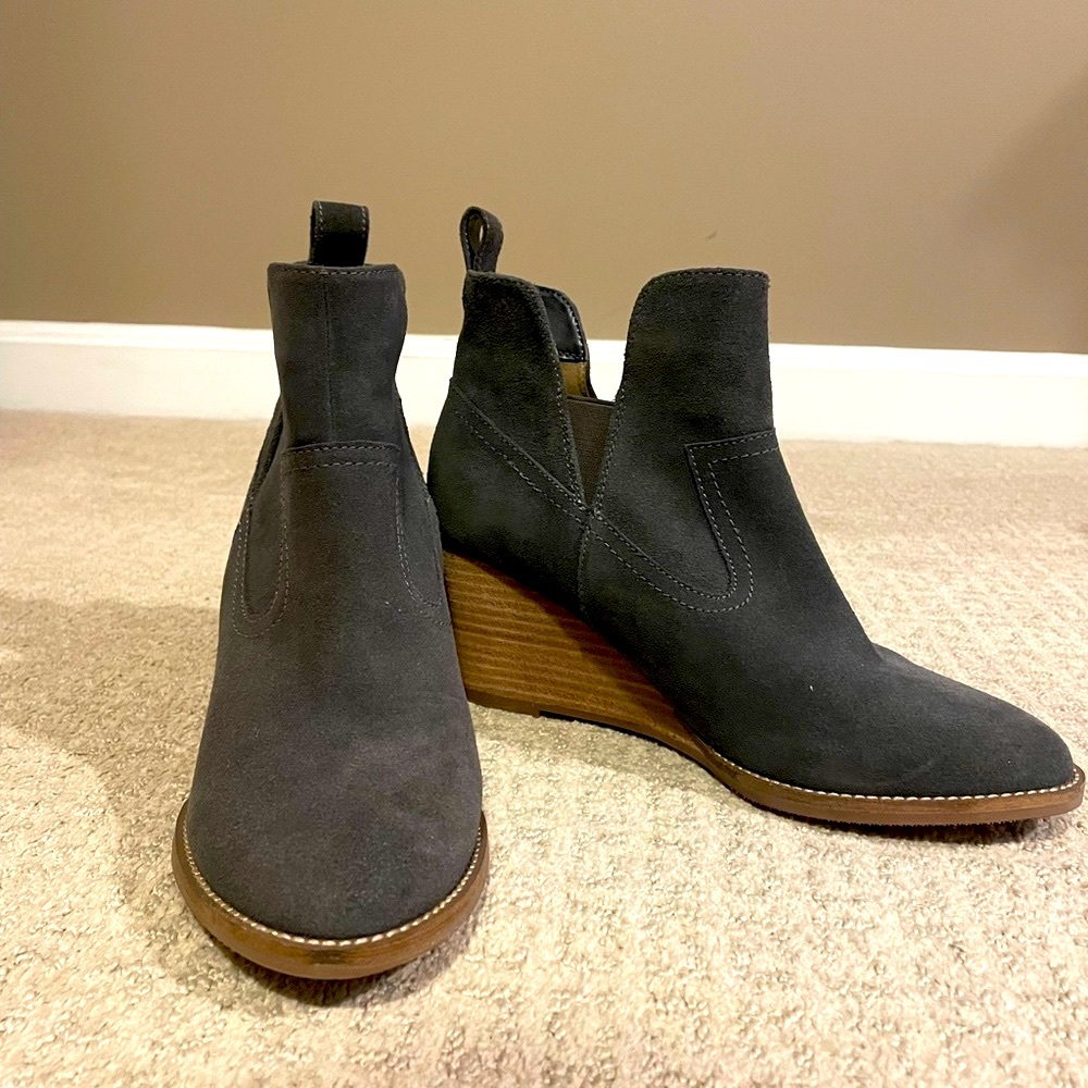 Blondo waterproof wedge booties, Sz 8